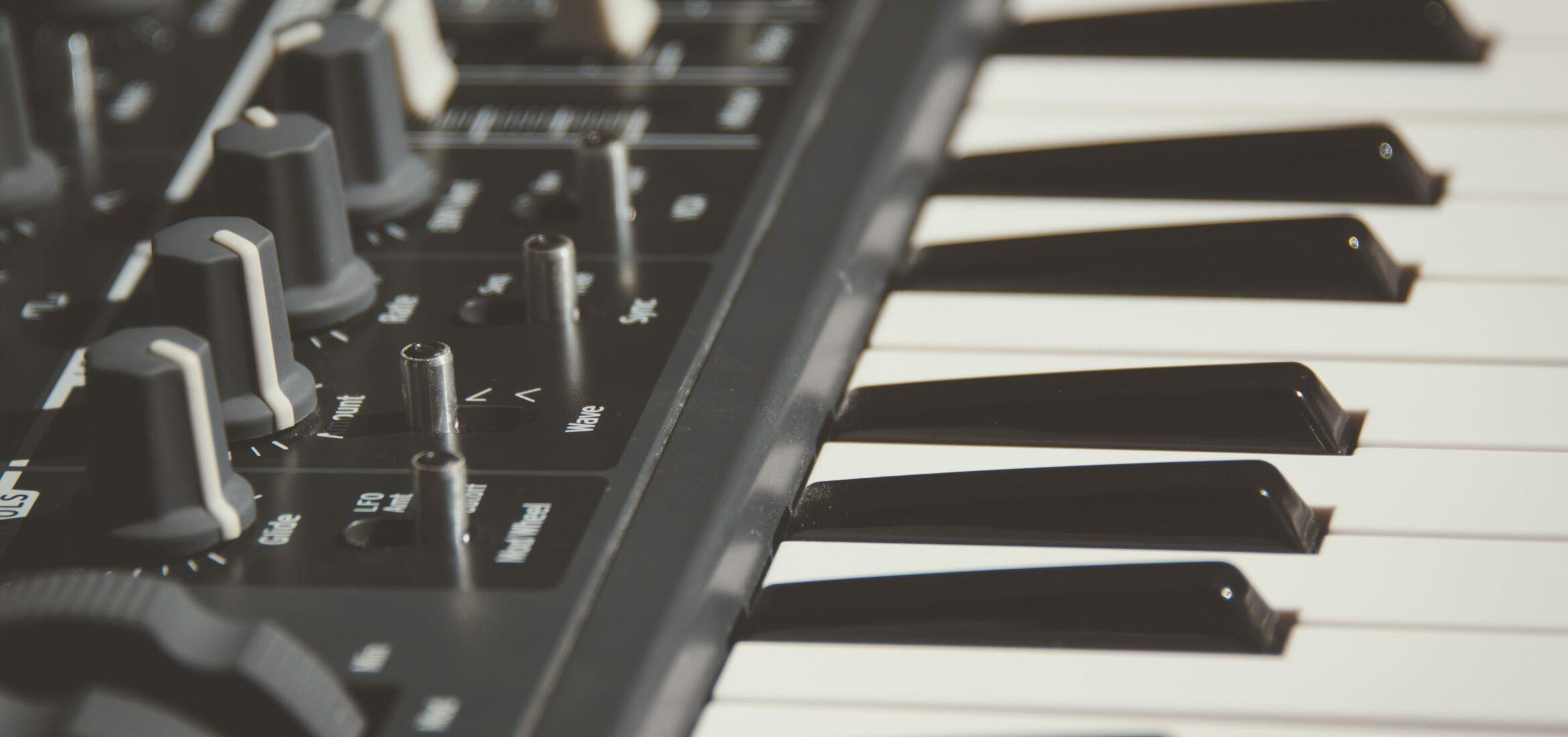 Choosing the Right MIDI Keyboard: A Comprehensive Guide