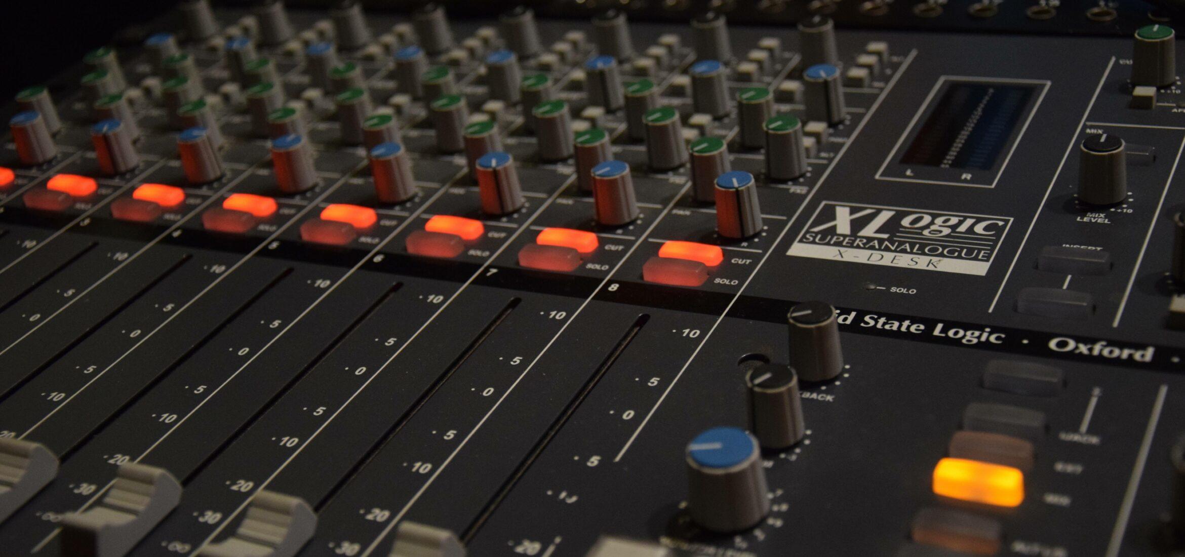 Audio Summing: ITB vs OTB Summing Alternatives for Pro Mixing