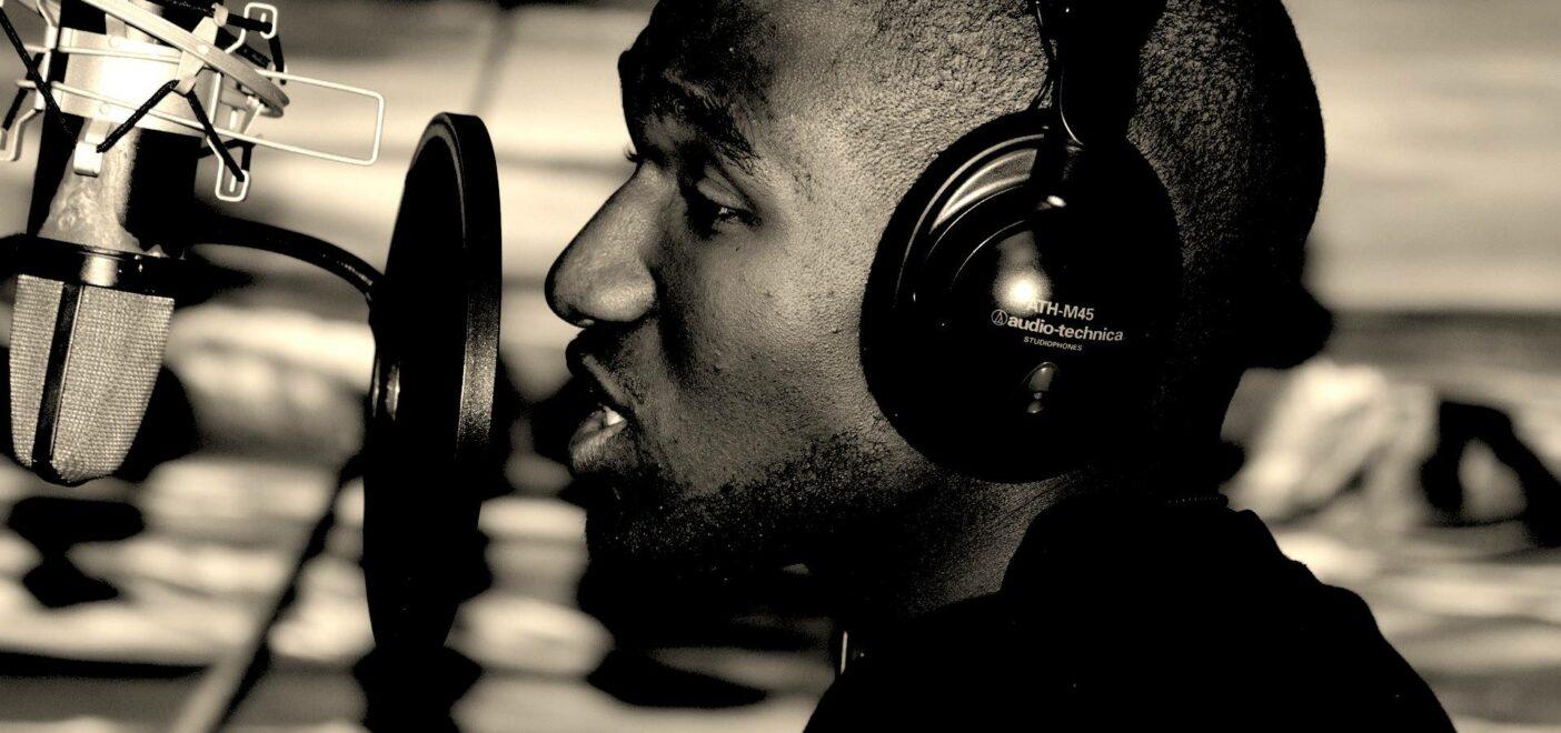 Record Vocals: 5 Vocal Recording Techniques for the Perfect Take