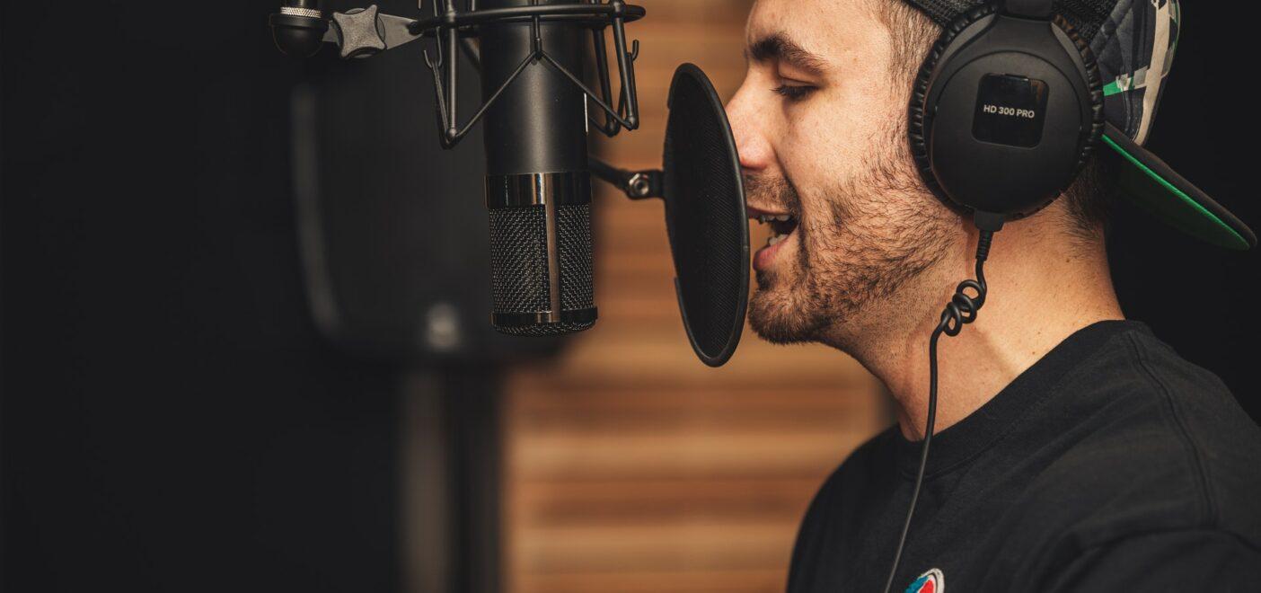 Microphone Proximity Effect: Enhance Your Vocal Recordings
